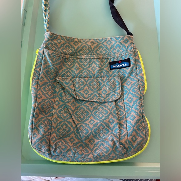 Kavu Crossbody - Picture 2 of 4